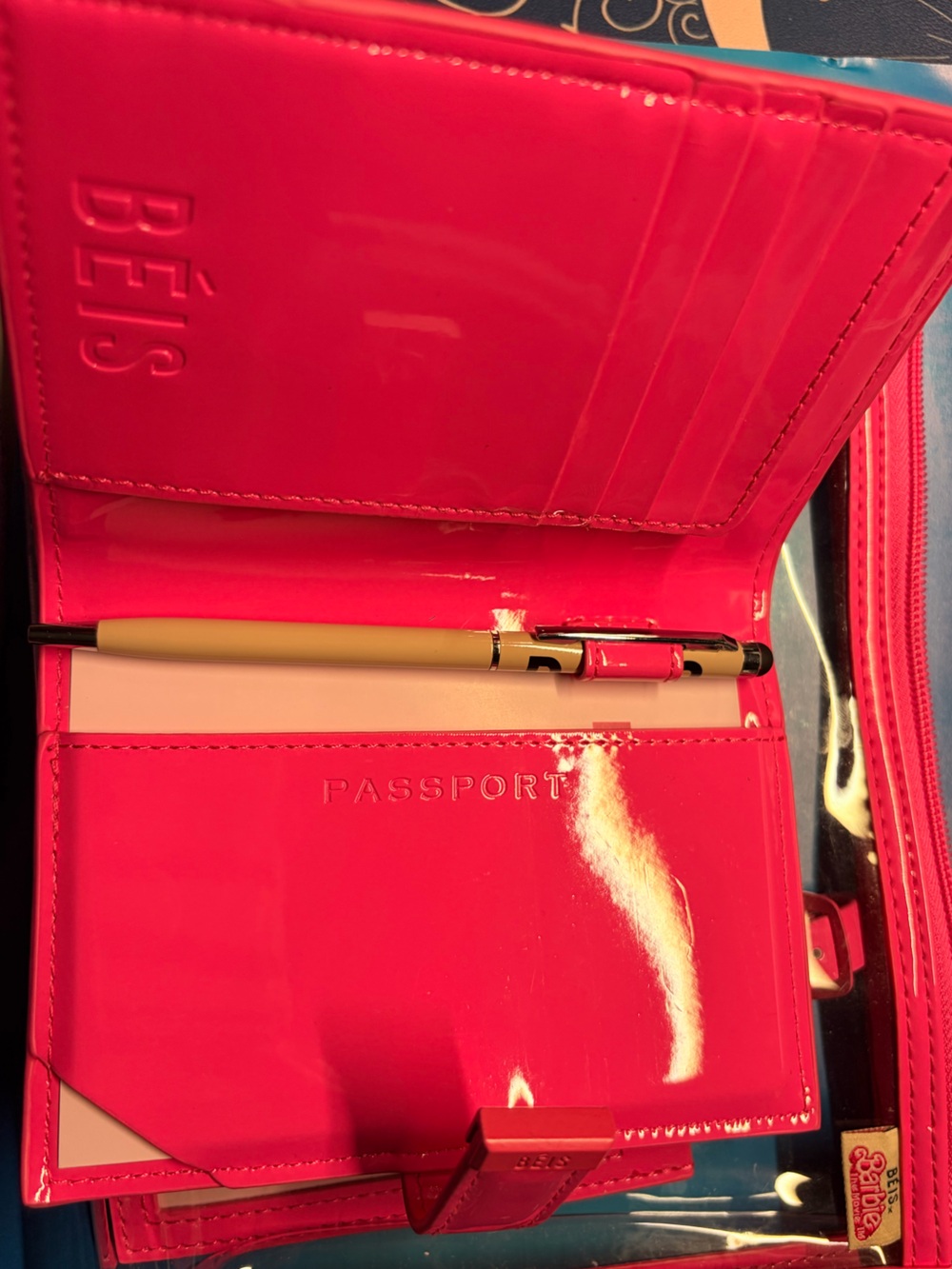 *LIMITED EDITION* Beis X Barbie passport holder and luggage tag - Picture 4 of 5